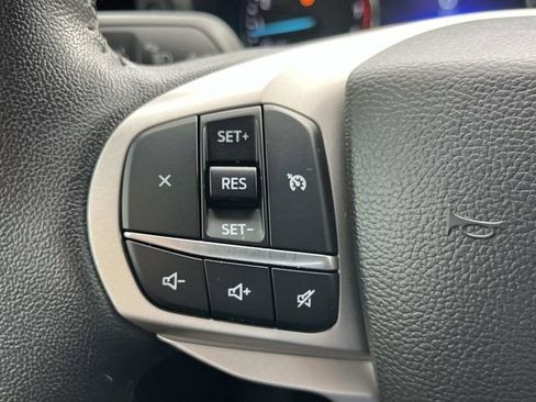 Used 2023 Ford Explorer XLT image 36