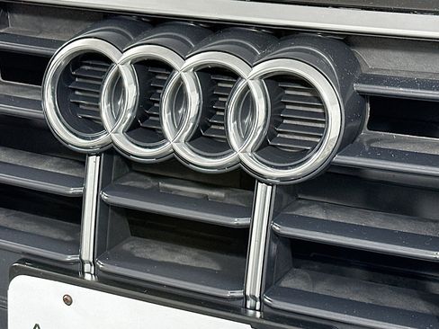 Used 2023 Audi Q5 2.0T Premium w/ Convenience Package image 15