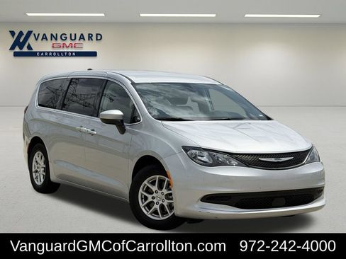 Used 2022 Chrysler Voyager LX FWD image 2
