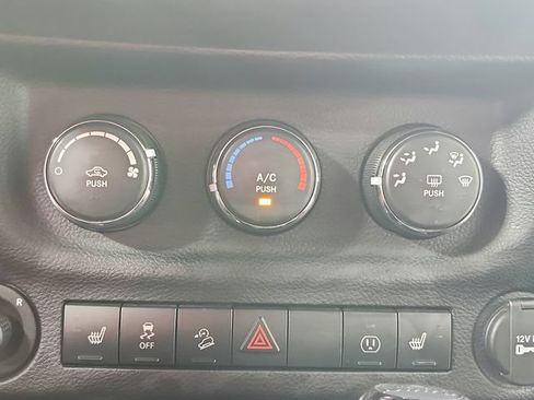 Used 2016 Jeep Wrangler Sahara w/ Connectivity Group AWD/4WD image 28
