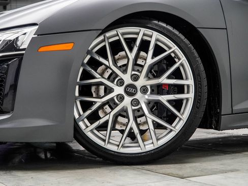 Used 2017 Audi R8 V10 w/ Carbon Exterior Package AWD/4WD image 7