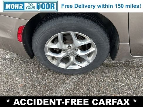 Used 2018 Chrysler Pacifica Limited image 9