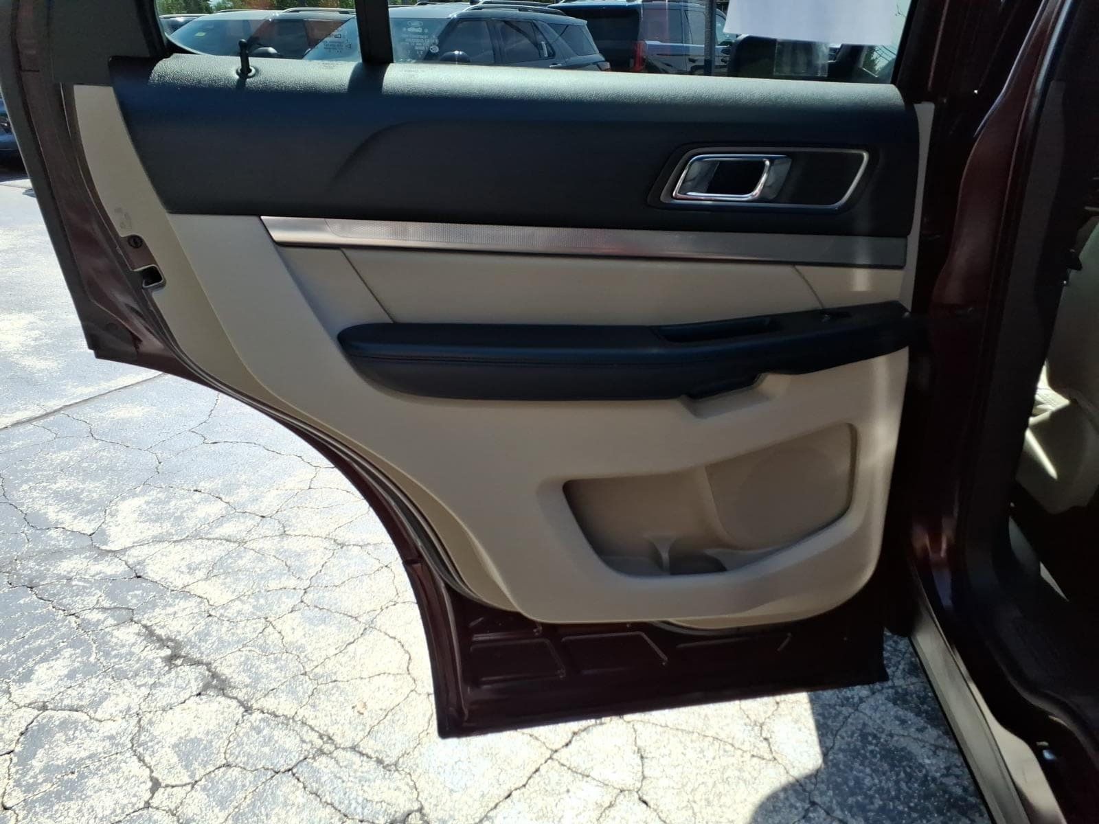 Certified 2019 Ford Explorer XLT w/ Equipment Group 202A AWD/4WD image 24