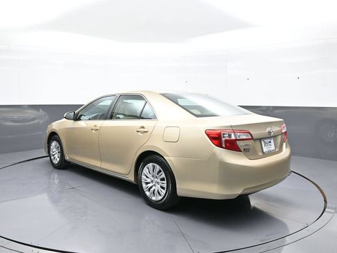 Used 2012 Toyota Camry LE FWD image 8