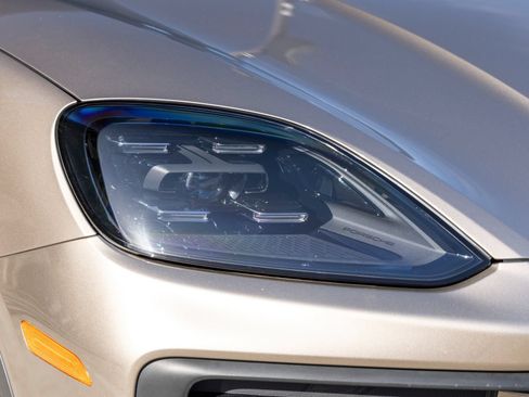 Certified 2025 Porsche Cayenne S AWD/4WD image 15