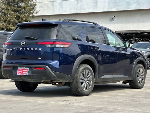 Used 2024 Nissan Pathfinder SV FWD image 3