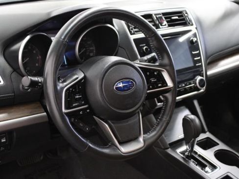 Used 2018 Subaru Outback 3.6R Touring AWD/4WD image 16