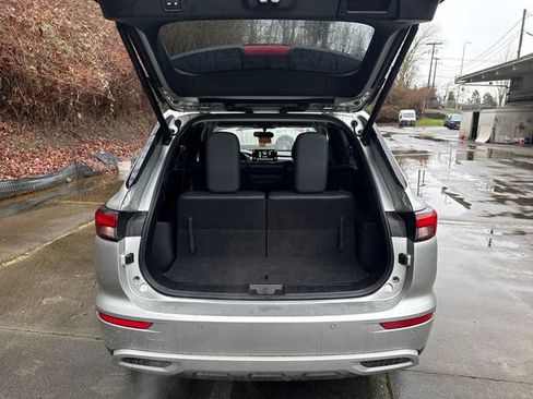 Used 2024 Mitsubishi Outlander SE image 46