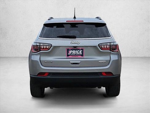 Used 2023 Jeep Compass Latitude AWD/4WD image 7