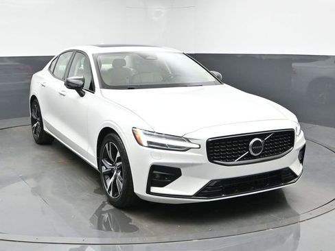 Used 2023 Volvo S60 B5 Core w/ Climate Package FWD image 2