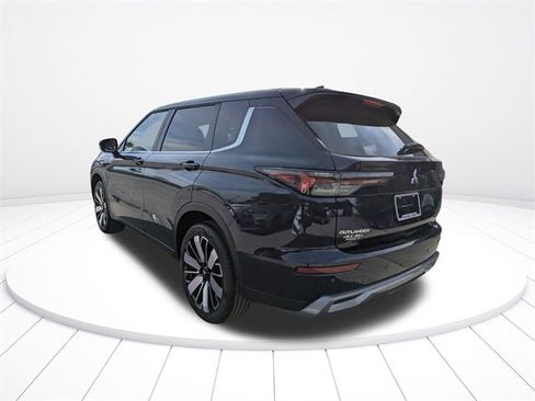 New 2025 Mitsubishi Outlander SE image 6