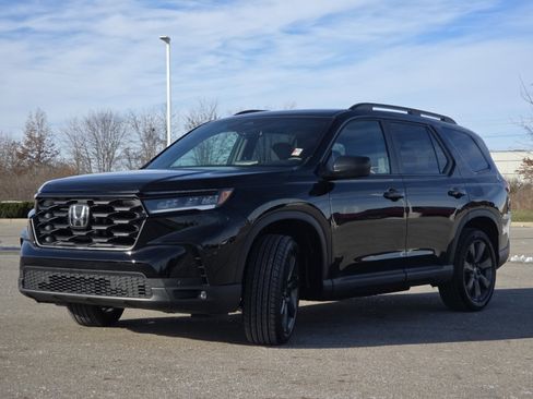 Used 2025 Honda Pilot Sport image 13