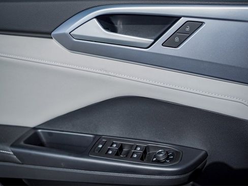 New 2026 Volkswagen Taos SE image 22