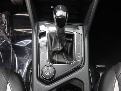 Used 2025 Volkswagen Taos SEL image 13