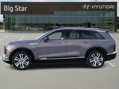 Used 2026 Cadillac Vistiq Luxury image 2