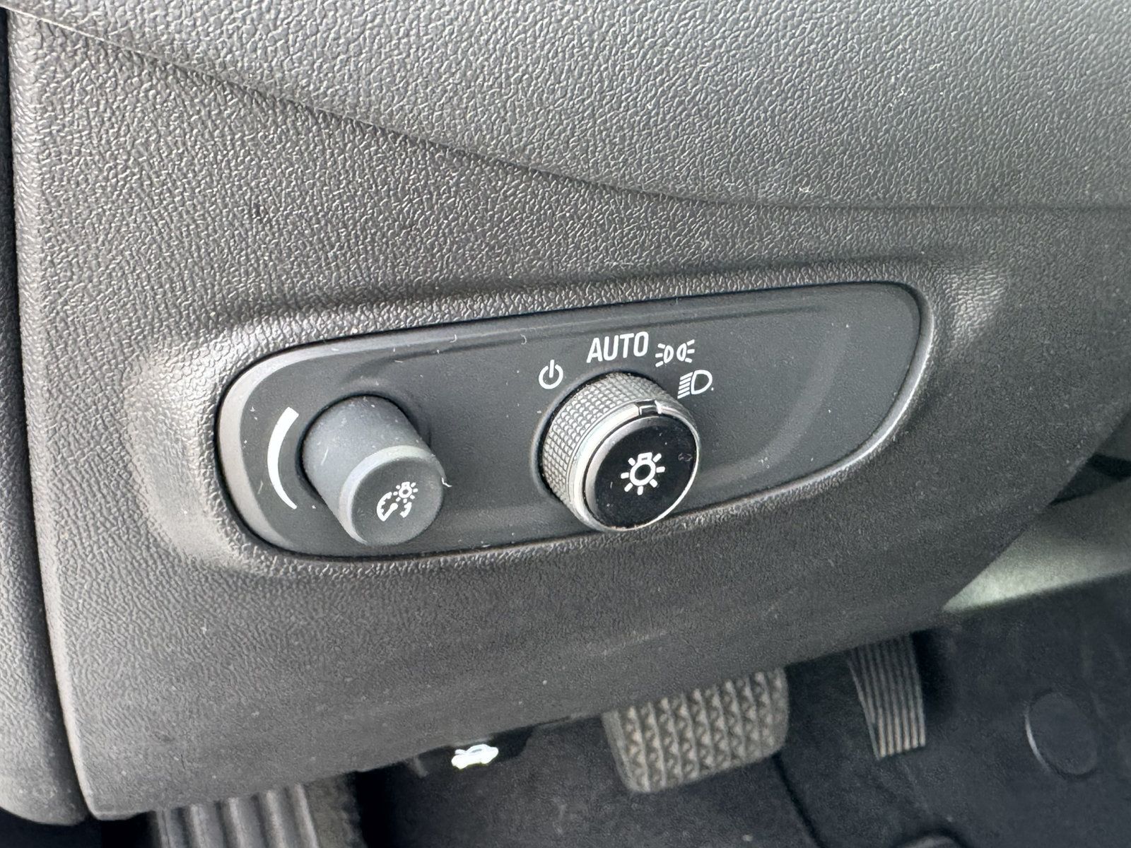 Used 2024 Chevrolet Equinox LT AWD/4WD image 30