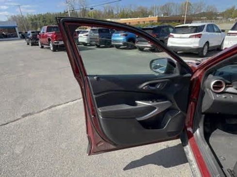 Used 2024 Chevrolet Trax RS w/ Sunroof Package FWD image 24