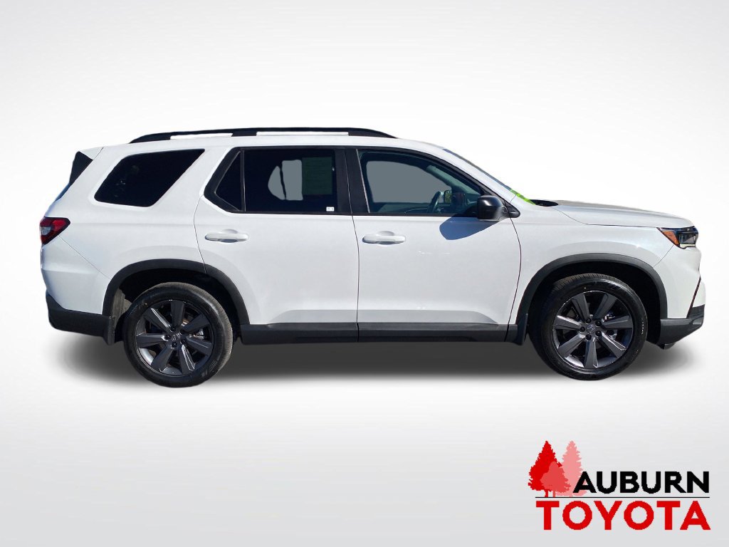 Used 2023 Honda Pilot Sport image 4