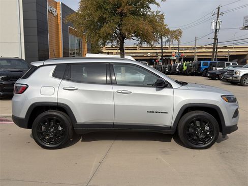 New 2026 Jeep Compass Latitude image 4