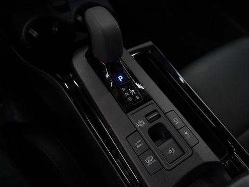 Used 2025 Toyota Prius Plug-In Hybrid image 22