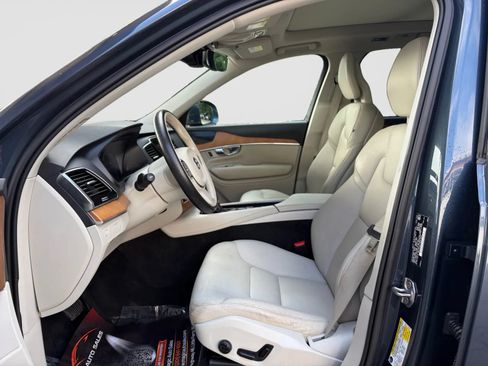 Used 2021 Volvo XC90 T6 Momentum w/ Advanced Package AWD/4WD image 12