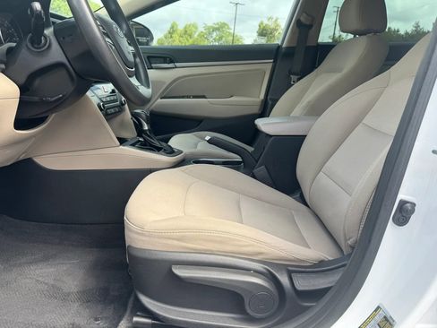 Used 2017 Hyundai Elantra SE FWD image 13