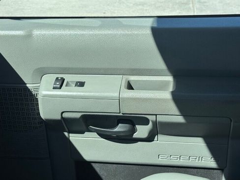 Used 2022 Ford E-350 and Econoline 350 Super Duty image 12