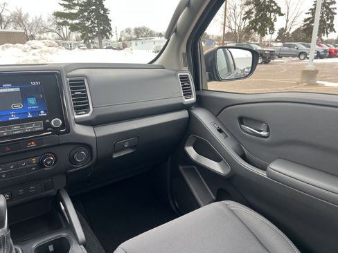 Used 2022 Nissan Frontier SV w/ Technology Package image 13