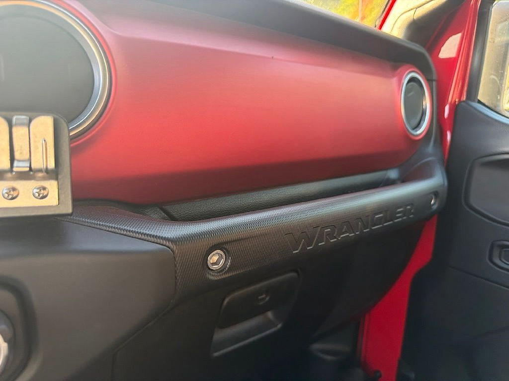Used 2018 Jeep Wrangler Rubicon w/ Uconnect 4C Nav & Sound Group AWD/4WD image 17