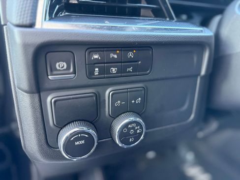 Used 2025 Chevrolet Suburban RST image 8