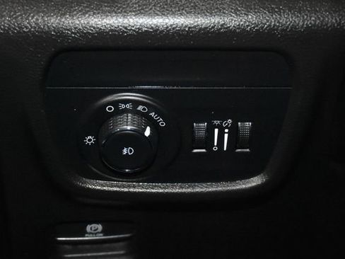 Used 2023 Jeep Grand Cherokee Overland AWD/4WD image 11
