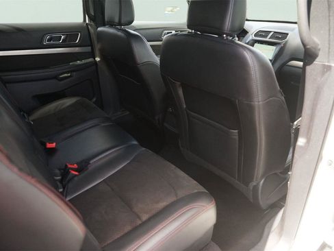 Certified 2018 Ford Explorer XLT w/ Equipment Group 202A AWD/4WD image 16