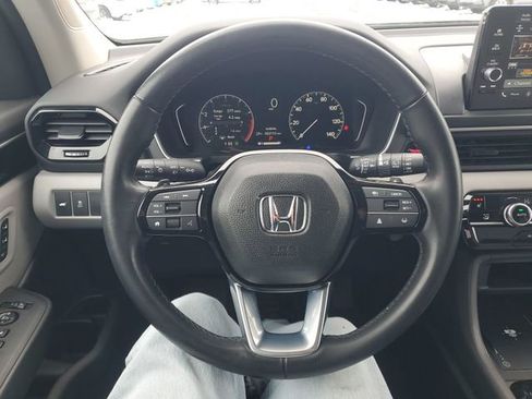 Used 2025 Honda Pilot EX-L image 31