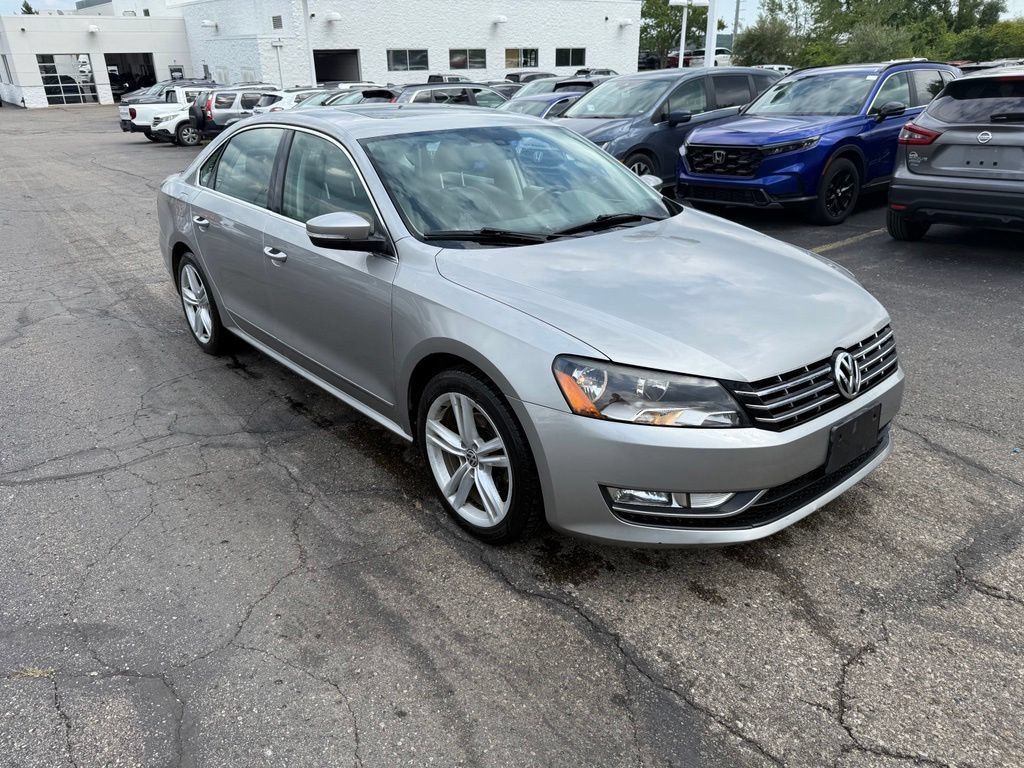 Used 2013 Volkswagen Passat TDI SEL Premium FWD image 4