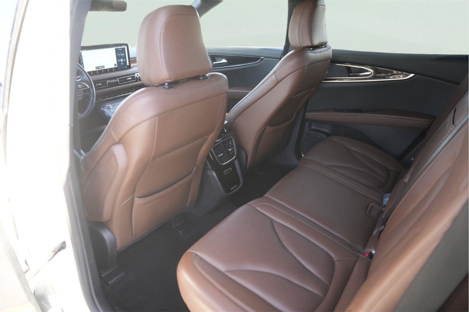 Used 2022 Lincoln Nautilus Reserve w/ Luxury Package FWD image 12