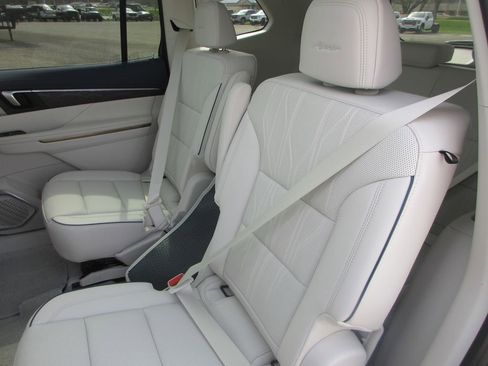 New 2026 Buick Enclave Avenir image 13