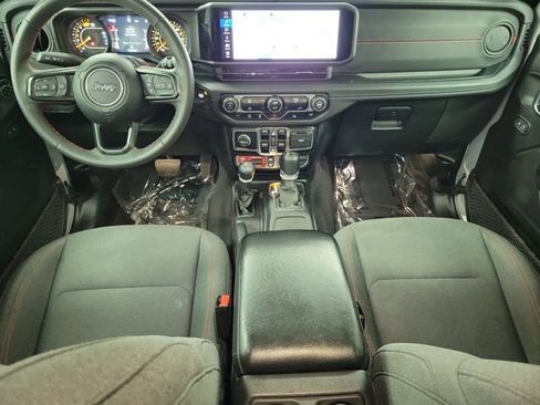 Used 2024 Jeep Wrangler Rubicon image 13