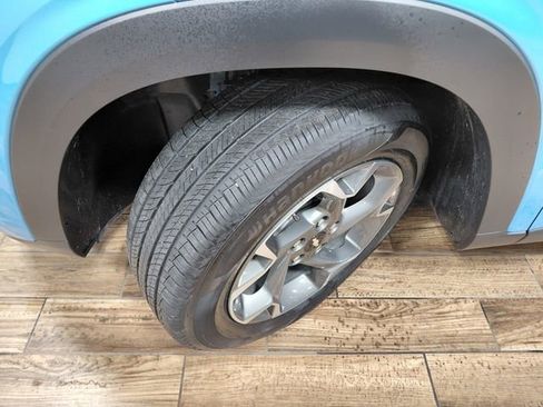 Used 2025 Chevrolet Trax LT w/ LT Convenience Package image 18