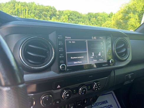 Used 2020 Toyota Tacoma TRD Sport w/ Technology Package AWD/4WD image 10