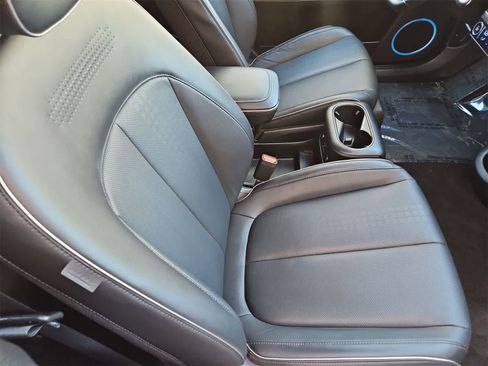 Used 2024 Hyundai Ioniq 5 Limited image 18