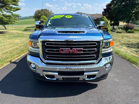 Used 2017 GMC Sierra 2500 SLT w/ Duramax Plus Package AWD/4WD image 9
