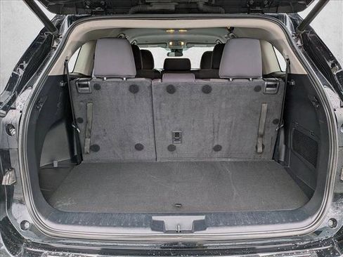 Used 2023 Toyota Highlander LE image 6