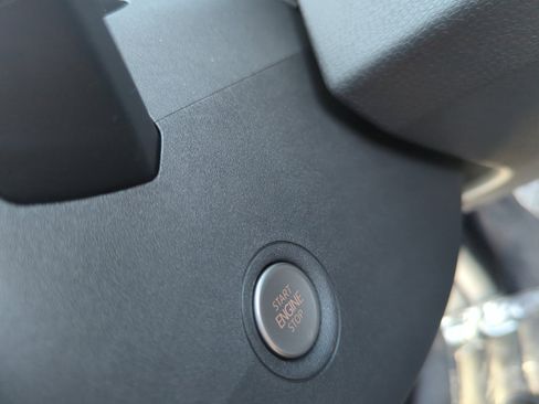 New 2025 Volkswagen ID.4 Pro image 28