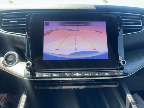 Certified 2023 Jeep Wagoneer Series III w/ Preferred Equipment Group AWD/4WD image 22