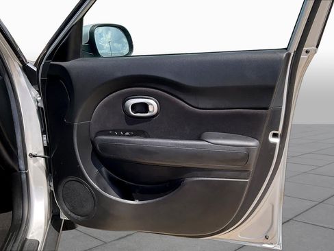 Used 2018 Kia Soul + FWD image 22