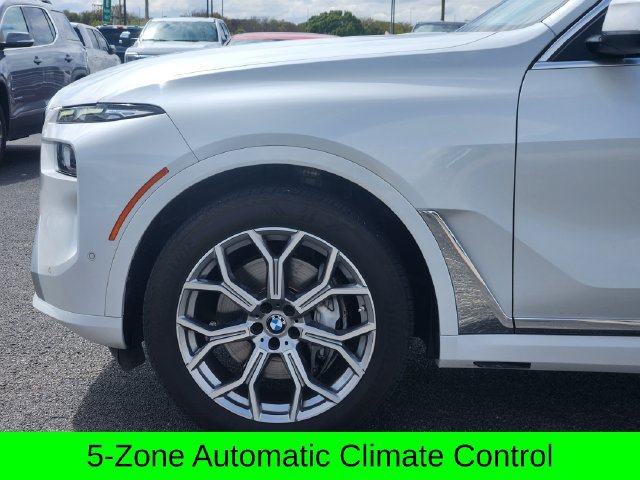 Used 2023 BMW X7 xDrive40i w/ Premium Package AWD/4WD image 8