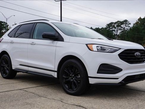 Used 2022 Ford Edge SE w/ Black Appearance Package image 2