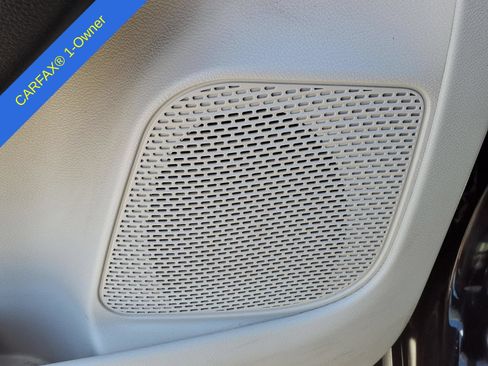 Used 2017 Chrysler Pacifica Premium FWD image 18