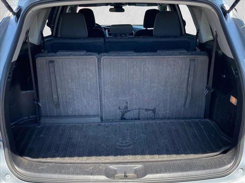 Used 2019 Toyota Highlander LE FWD image 11