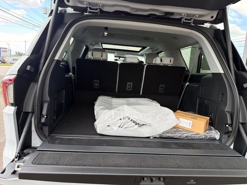 New 2026 Lincoln Navigator L Black Label AWD/4WD image 10